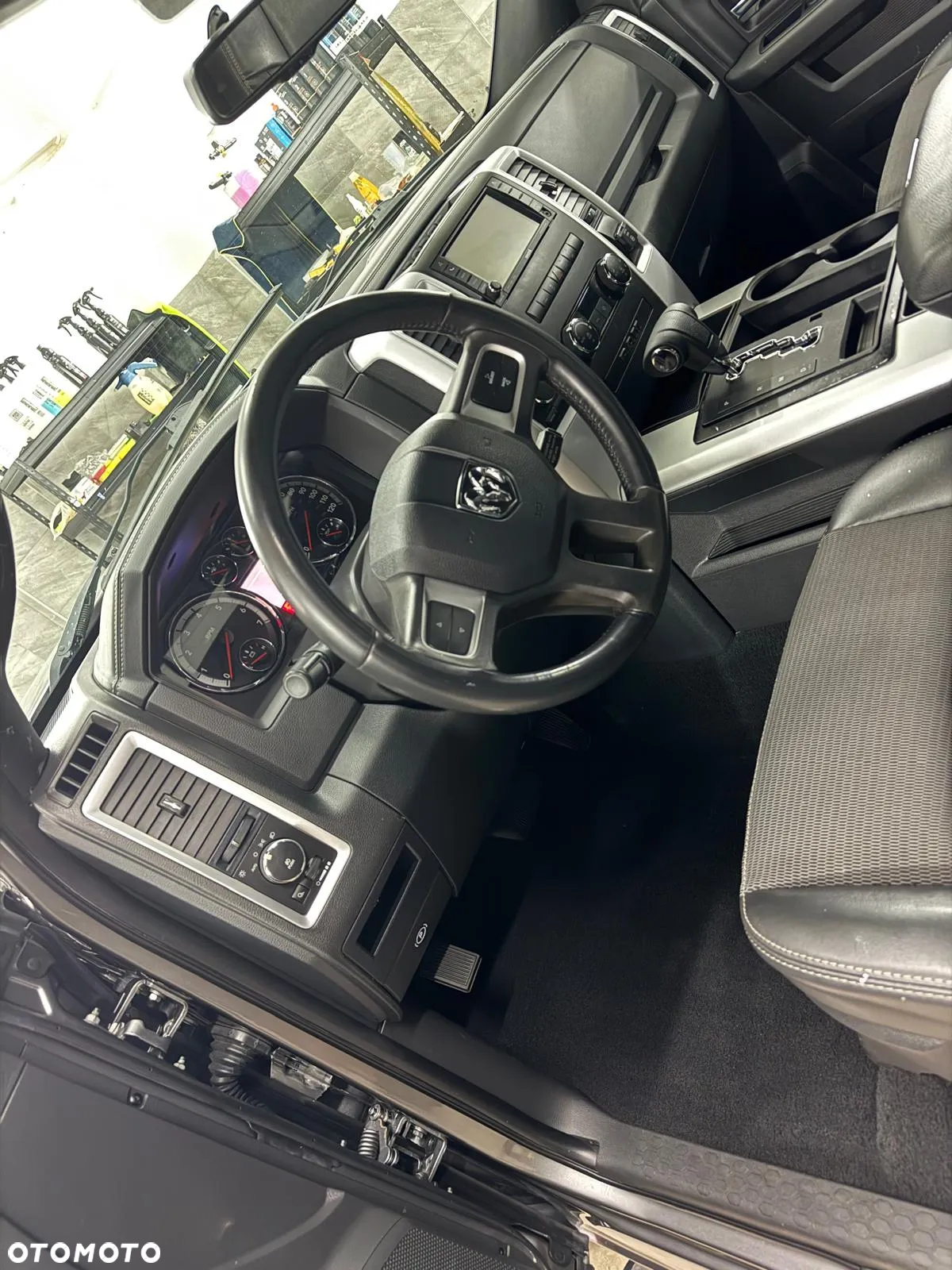 Dodge RAM 1500 5.7 4x4 - 17