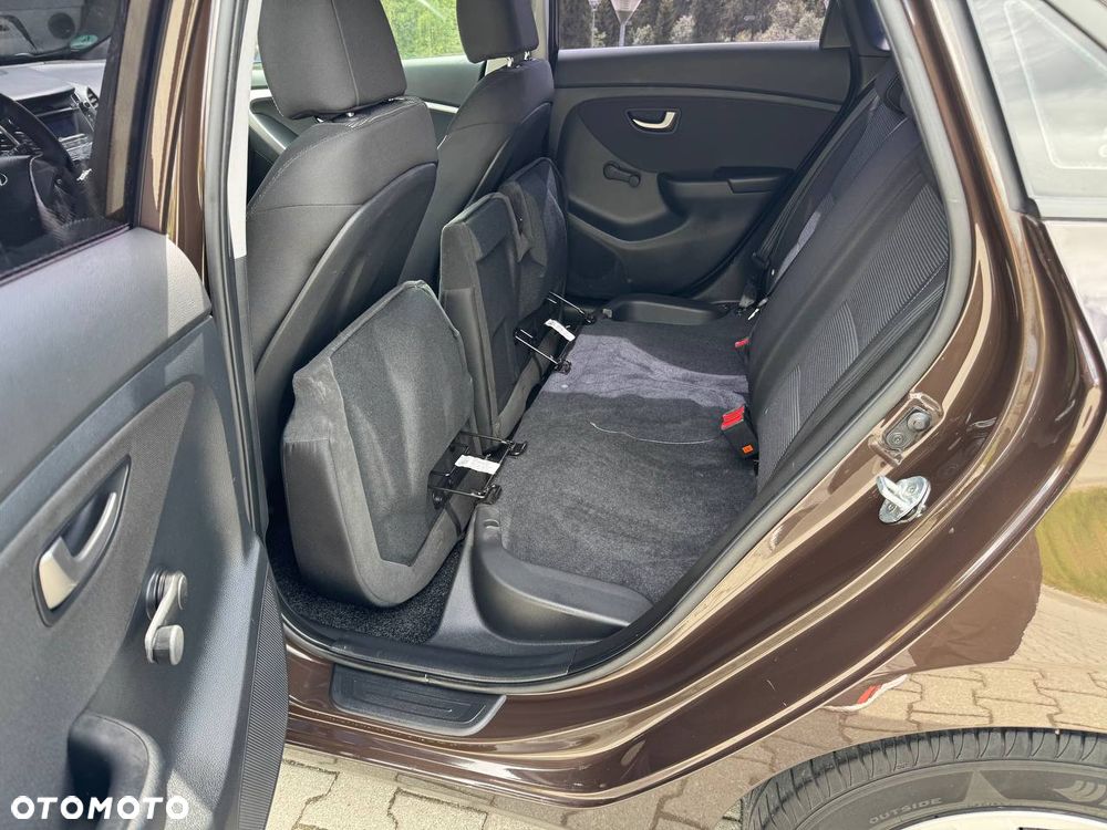 Hyundai i30 blue Kombi 1.4 Classic - 14