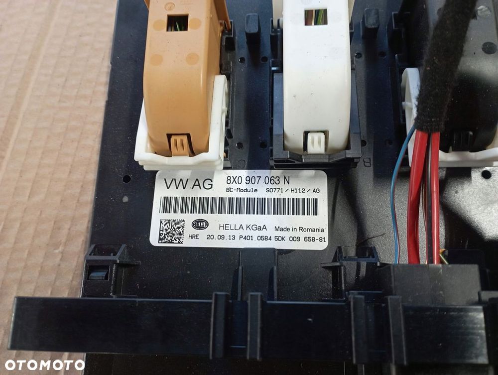 AUDI Q3 2.0 TDI SKRZYNKA BEZPIECZNIKÓW 8X0907063N - 2