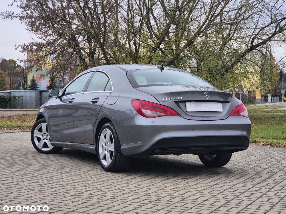Mercedes-Benz CLA 200 7G-DCT UrbanStyle Edition - 11