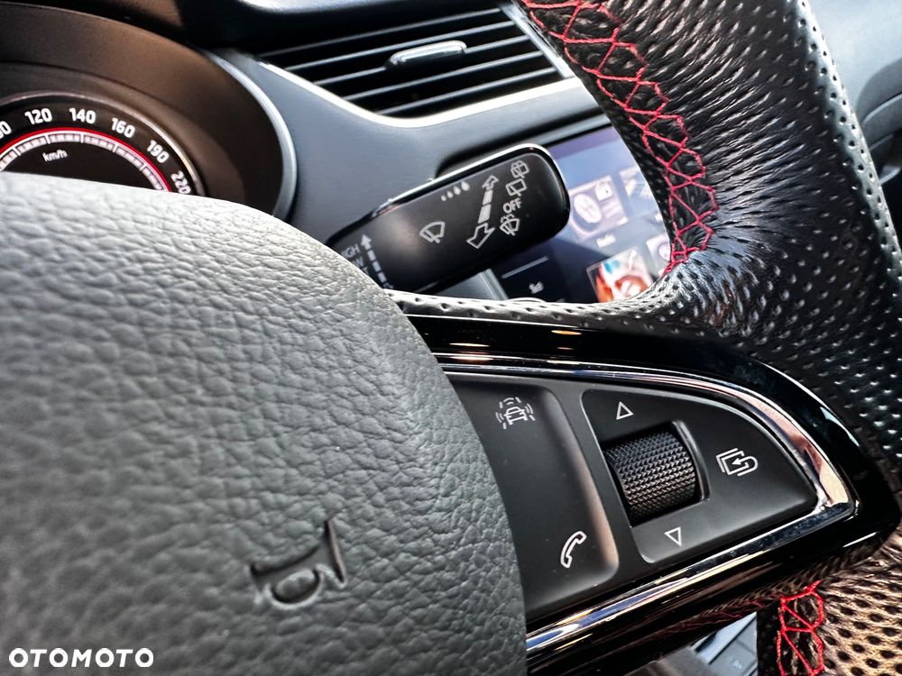 Skoda Octavia 2.0 TSI RS Challenge 245 DSG - 37