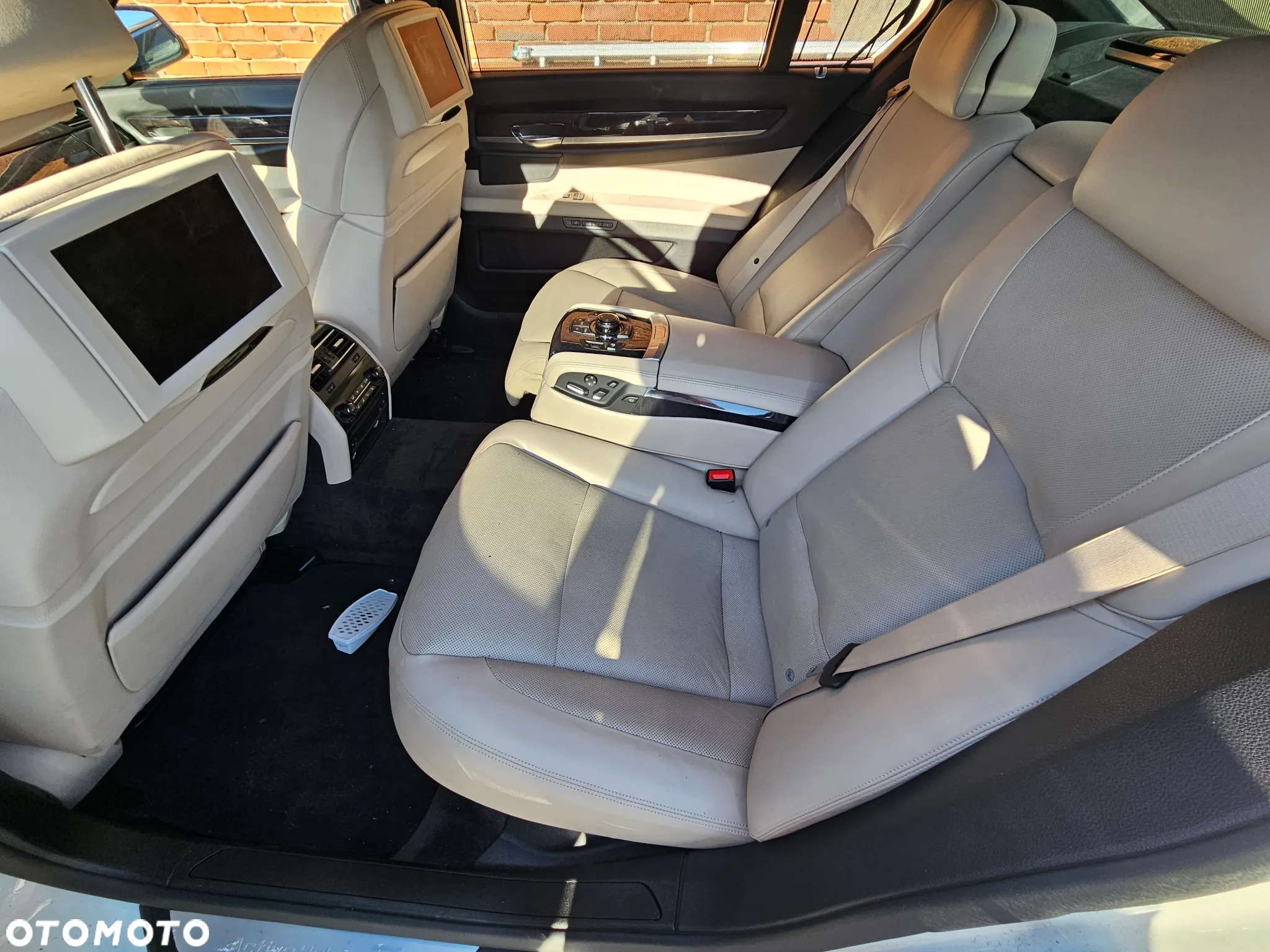 BMW Seria 7 750Li - 36