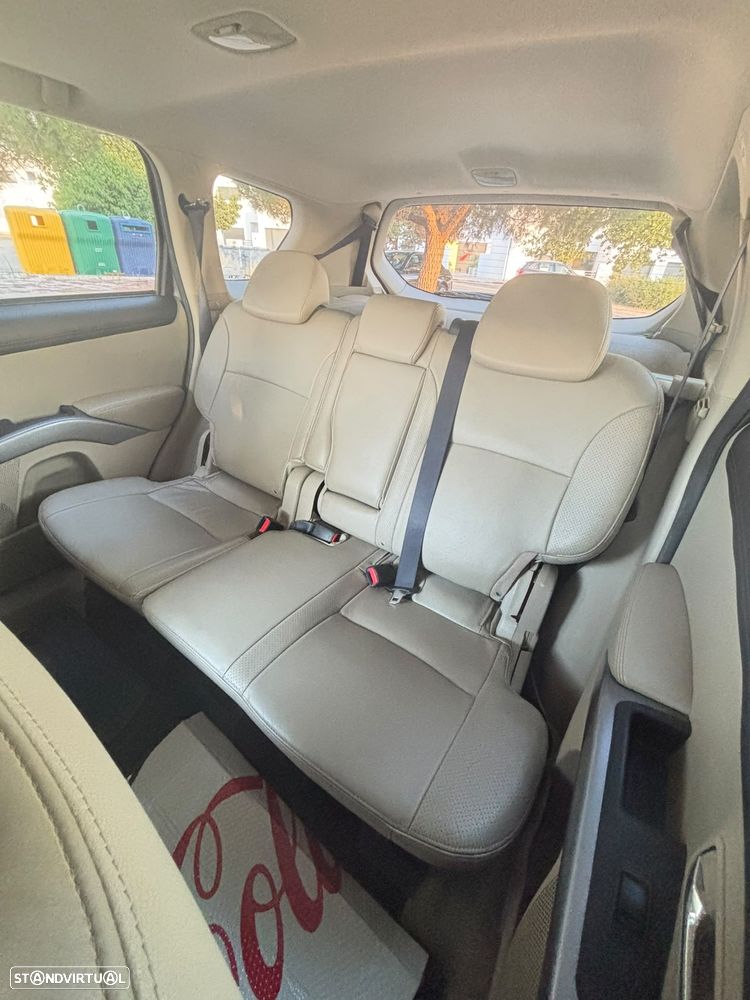 Mitsubishi Outlander 2.2 DI-D Instyle 4WD - 5