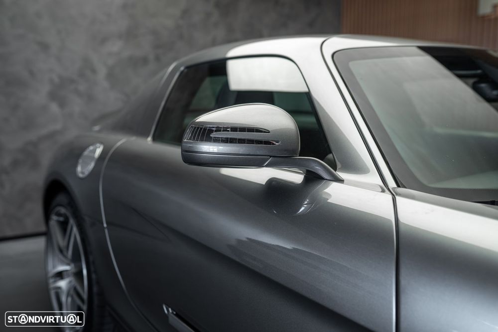 Mercedes-Benz SLS 63 AMG - 16