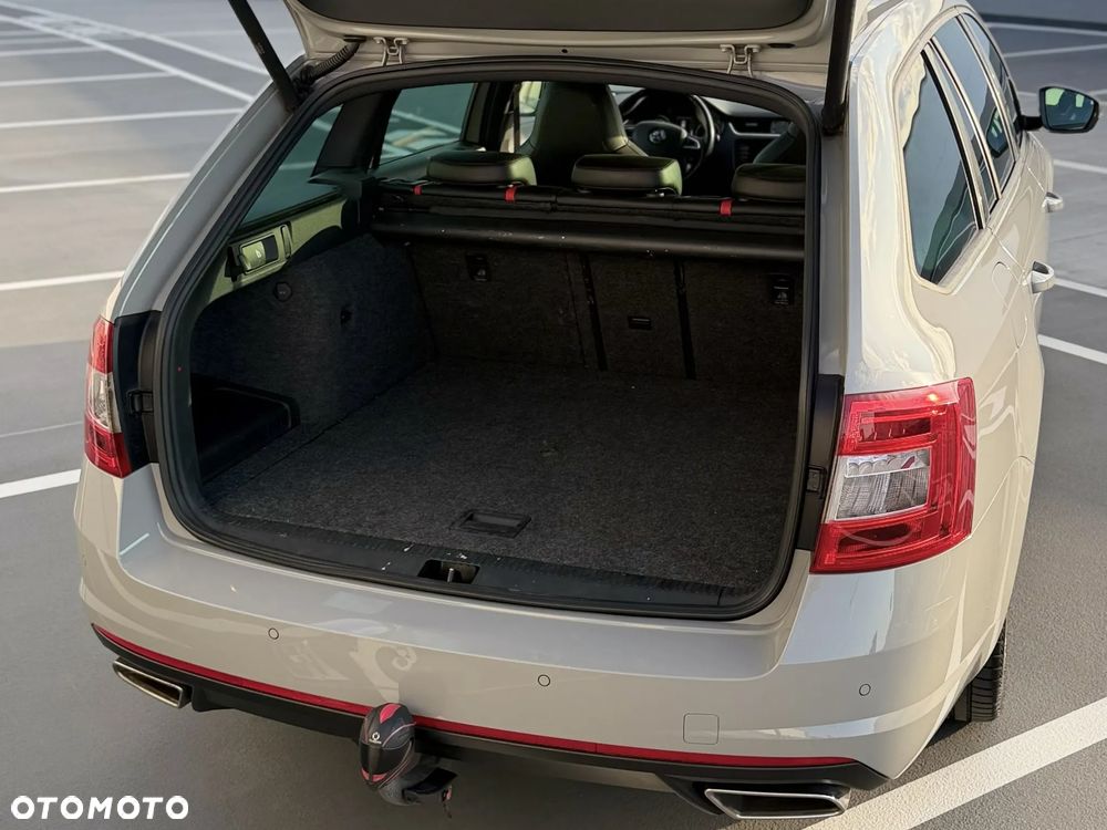 Skoda Octavia 2.0 TDI DSG RS - 11