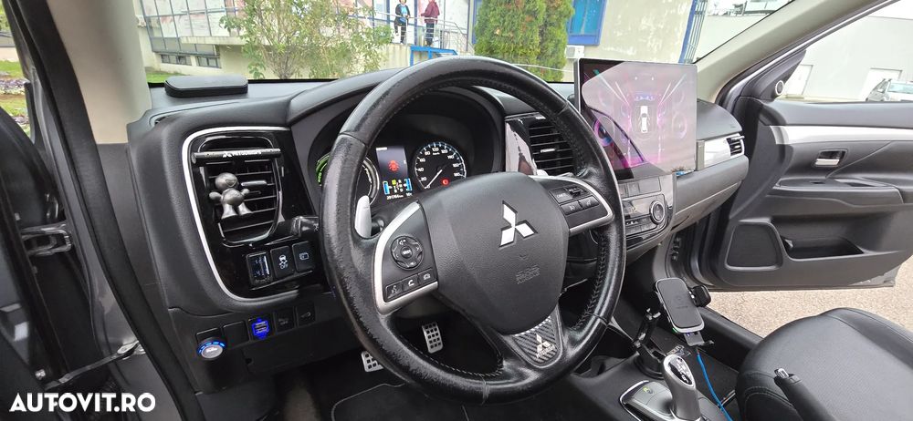 Mitsubishi Outlander - 22