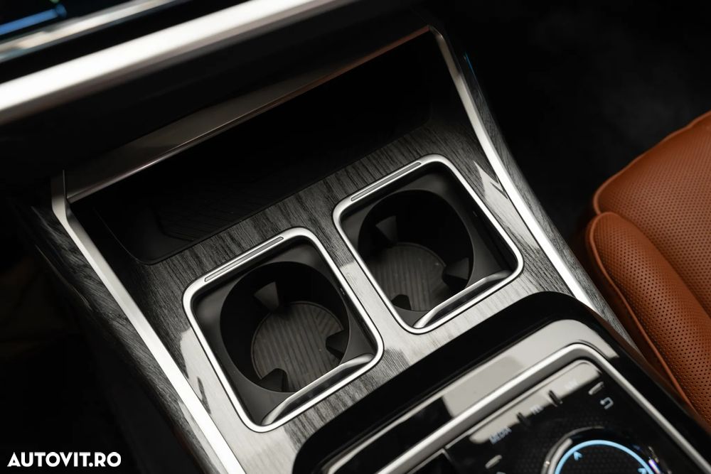 BMW i7 - 16
