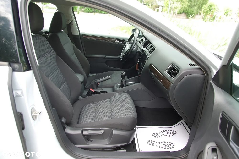 Volkswagen Jetta 2.0 TDI DPF BMT Trendline - 26