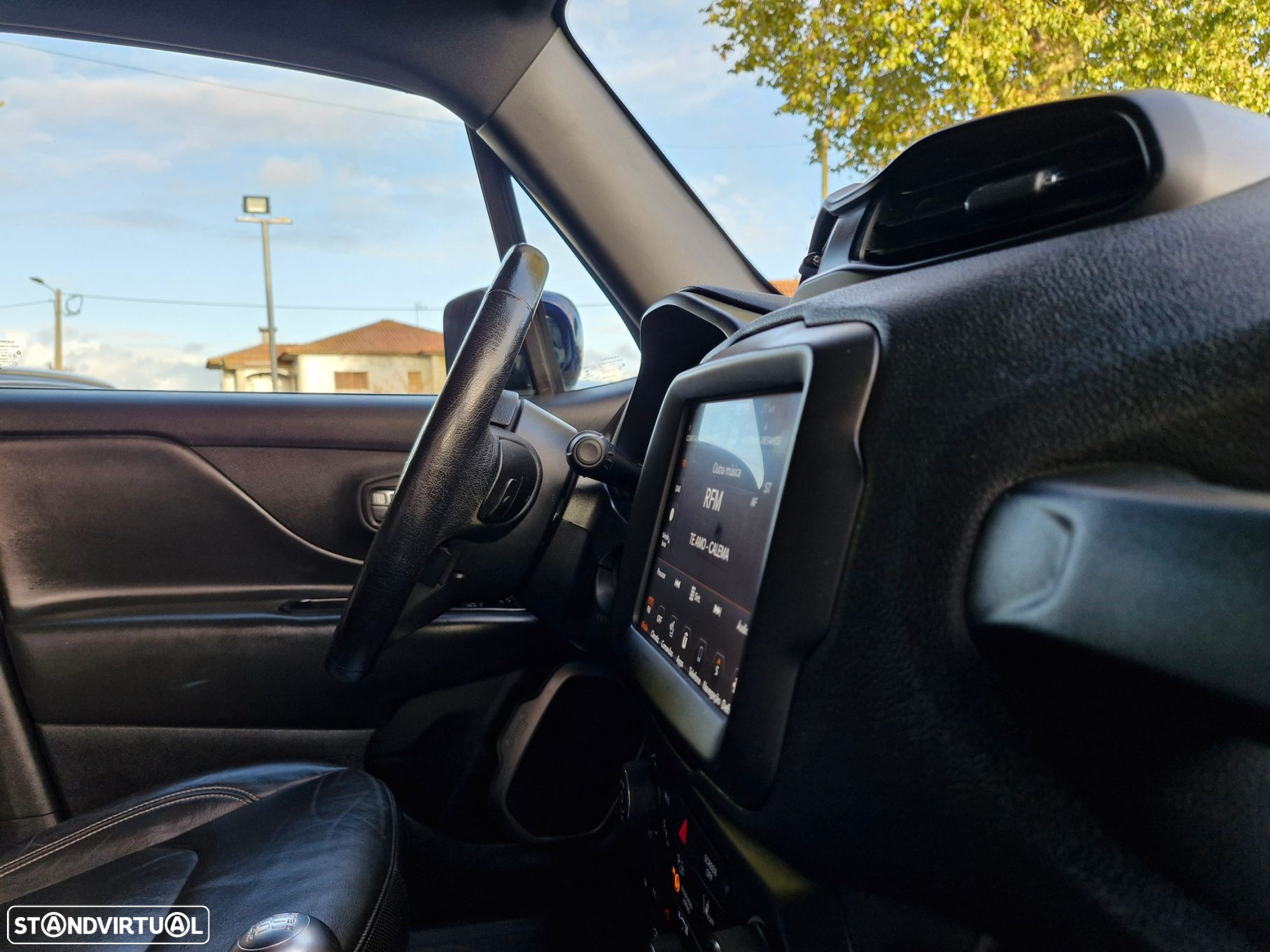Jeep Renegade 1.0 T Limited - 37
