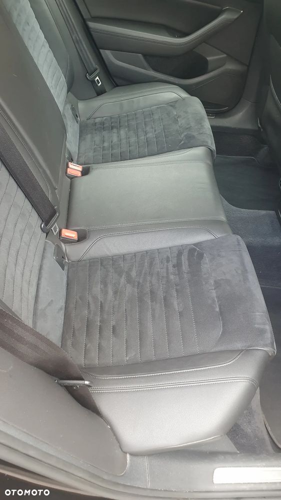 Volkswagen Passat Variant 2.0 TDI SCR 4Motion DSG Highline - 9