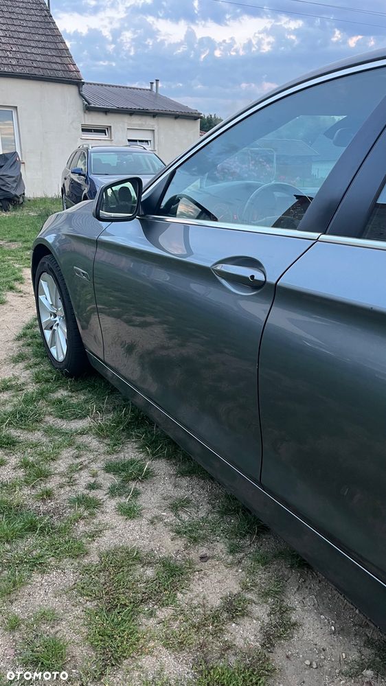BMW Seria 5 525d - 11