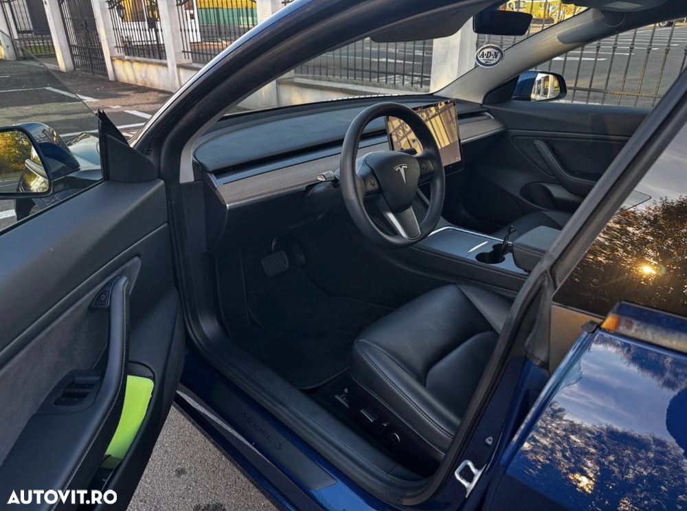 Tesla Model 3 - 3