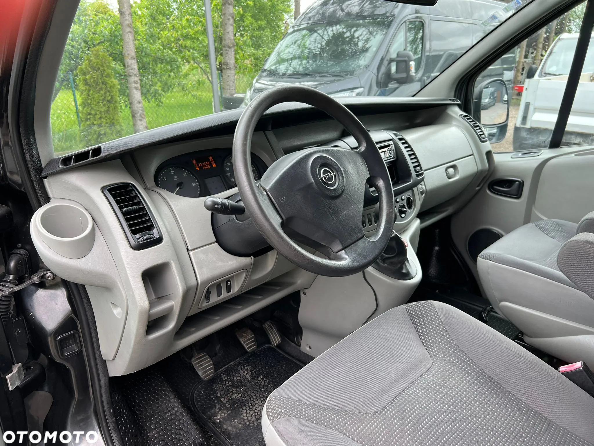 Opel VIVARO BRYGADÓWKA LONG KLIMATYZACJA - 11