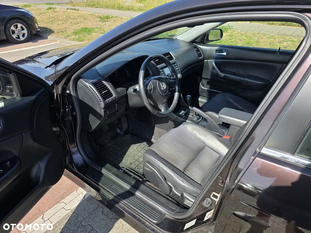 Honda Accord 2.0 Executive - 17
