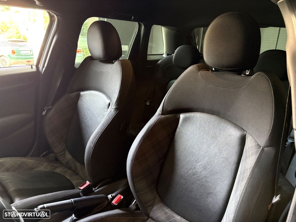 MINI 5 Portas Cooper D Aut. - 34
