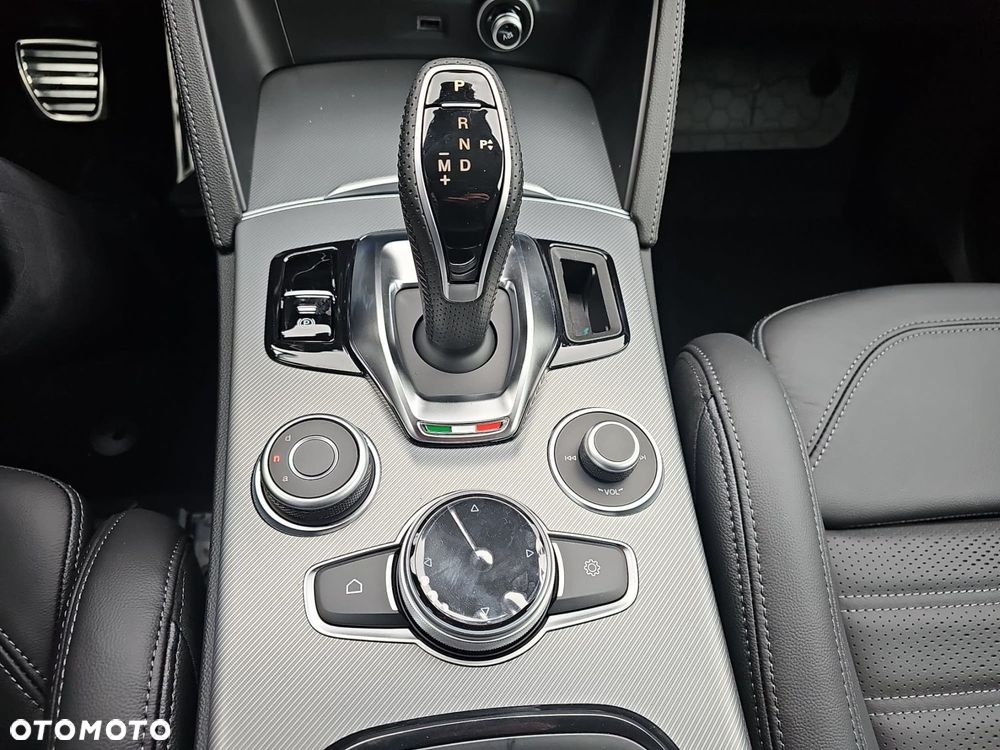 Alfa Romeo Stelvio - 17