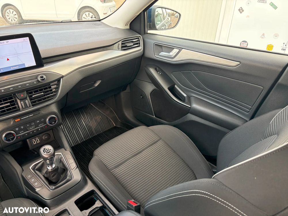 Ford Focus 1.0 EcoBoost Titanium - 31