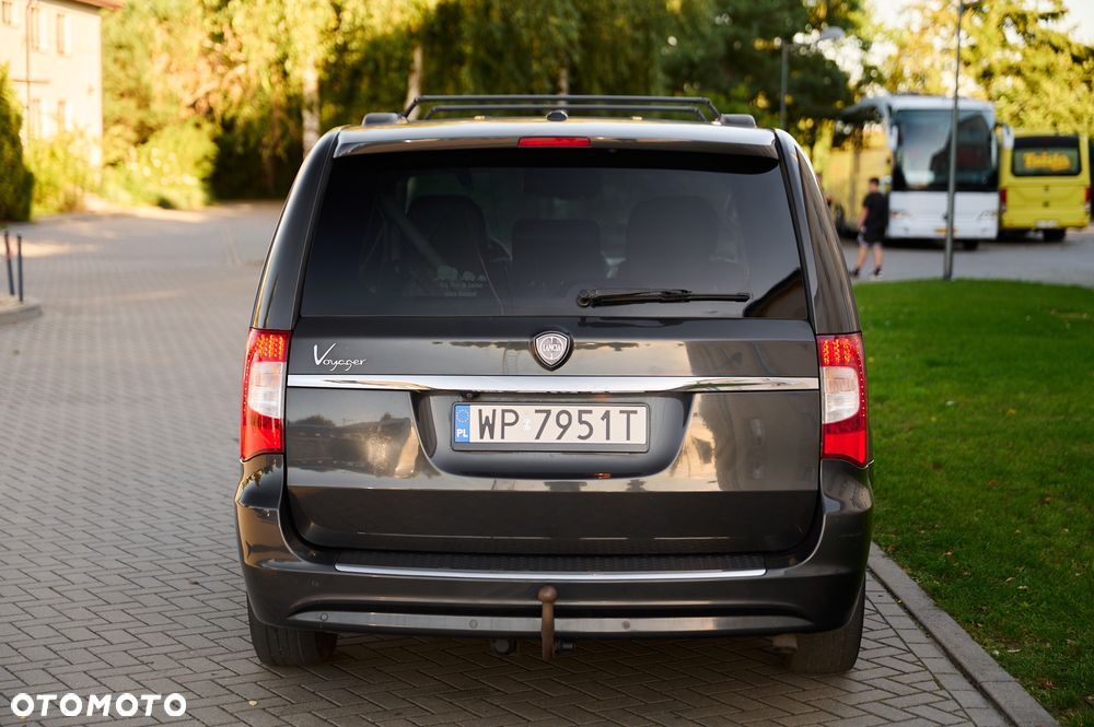 Lancia Voyager - 9