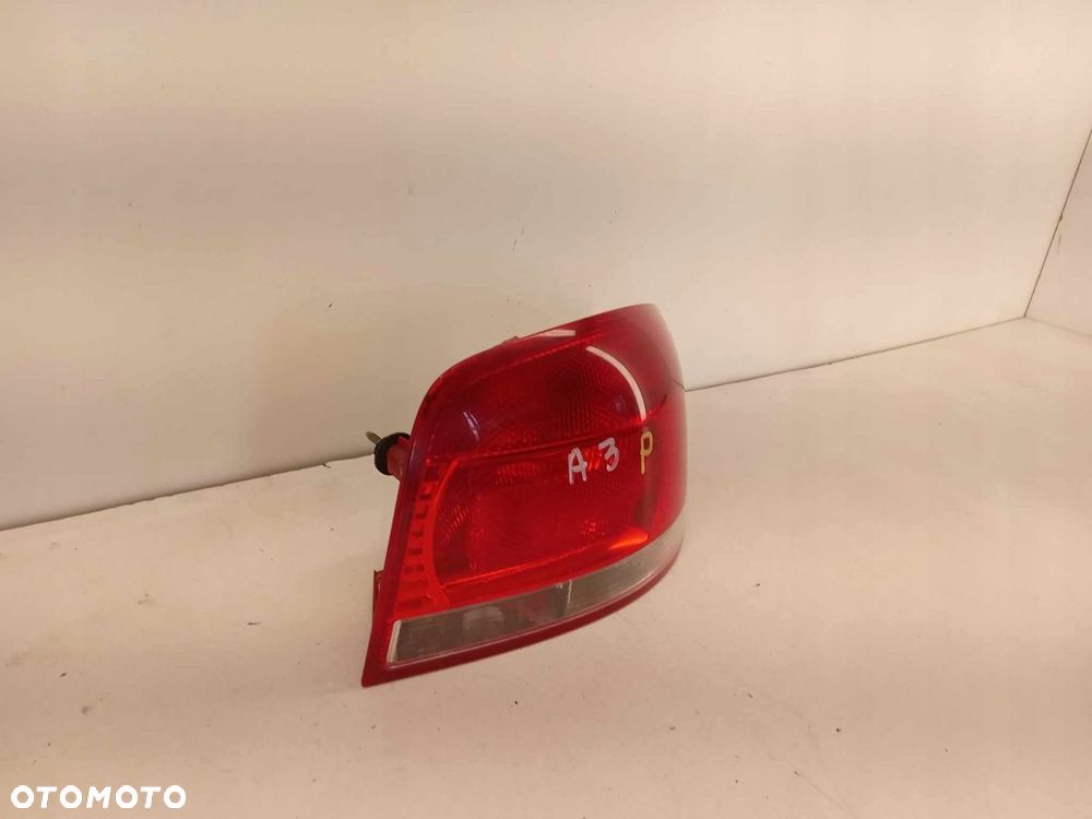 LAMPA PRAWA TYLNA TYŁ AUDI A3 8P 03-05 - 3