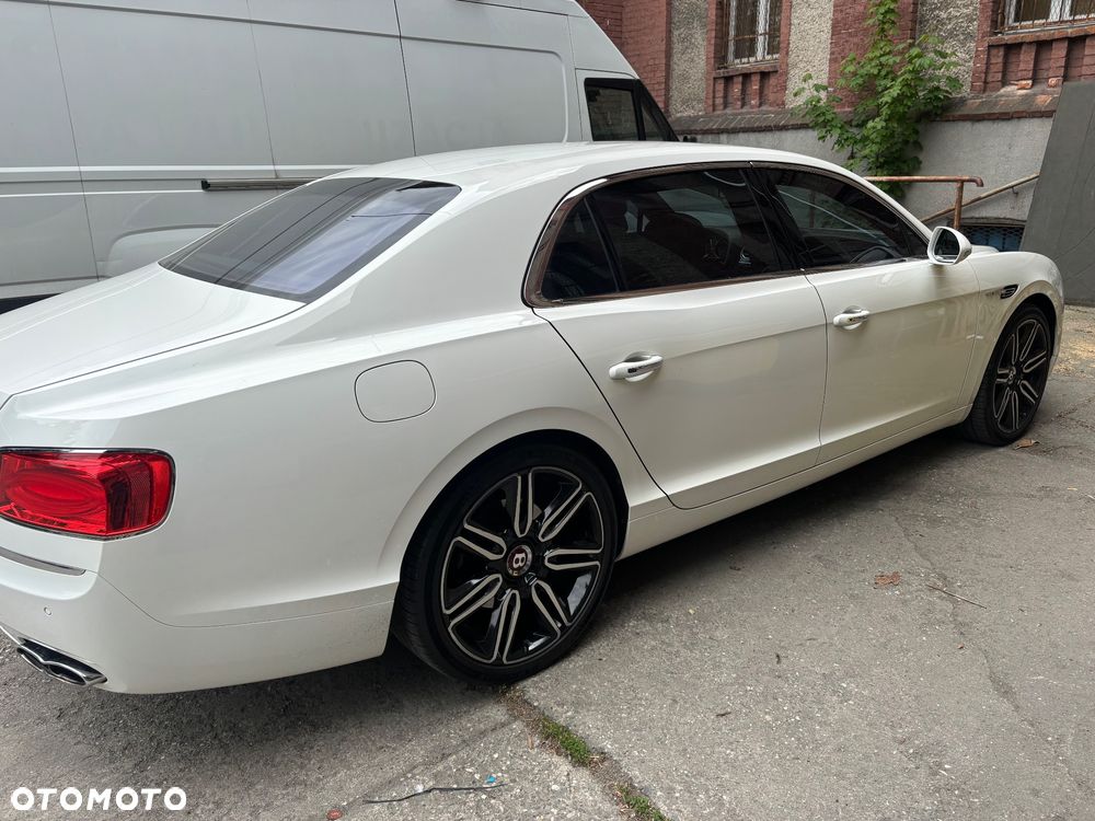 Bentley Flying Spur V8 Convertible - 8