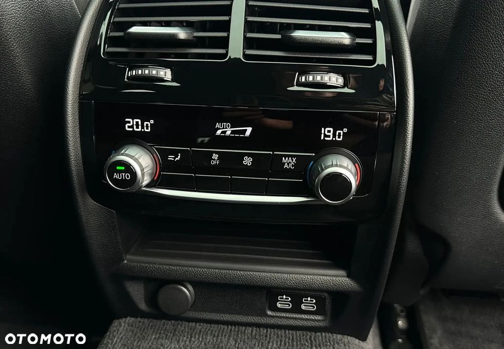 BMW Seria 5 530d xDrive M Sport Edition - 28