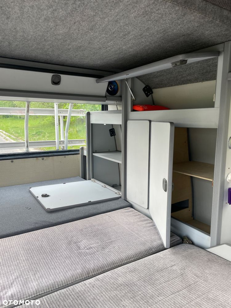 Volkswagen Transporter - 27