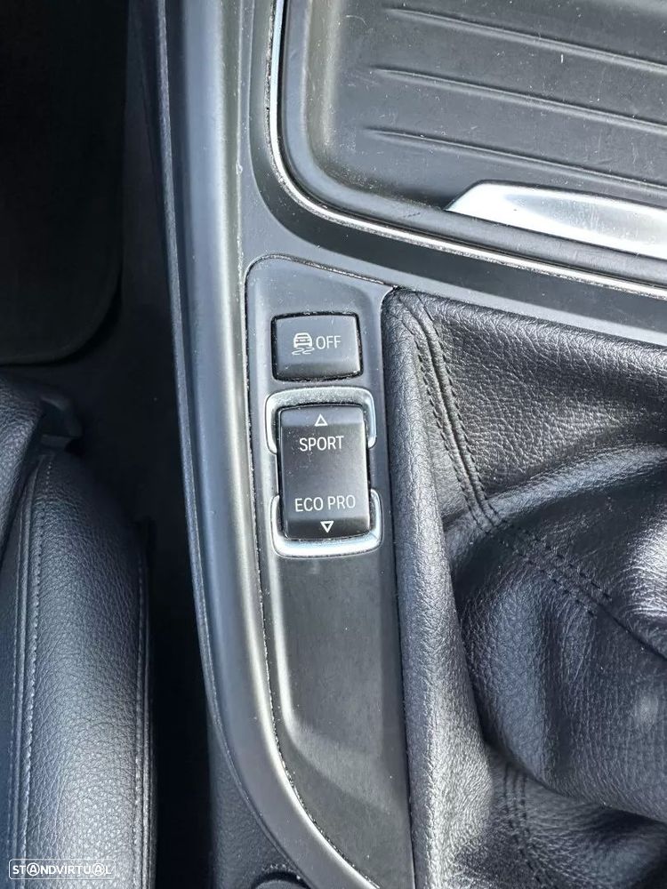BMW 318 d Sport Line - 40