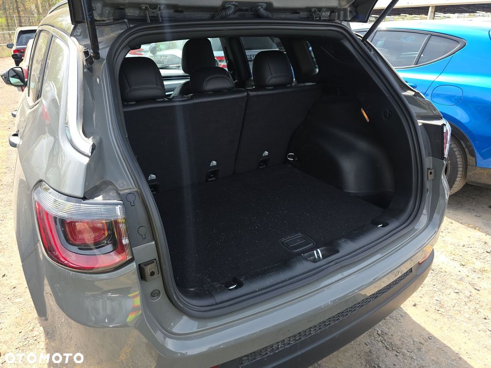 Jeep Compass - 12