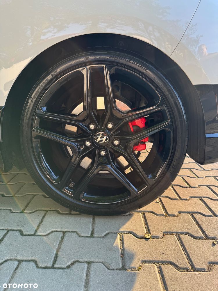 Hyundai Veloster - 10
