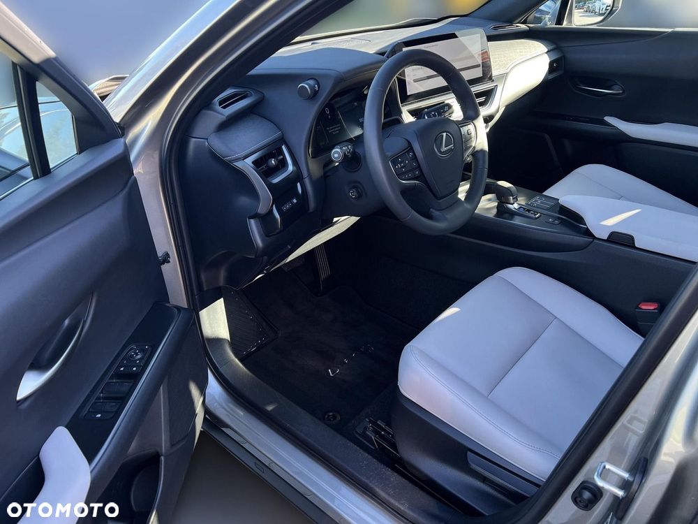 Lexus UX 300h F Sport Design - 9