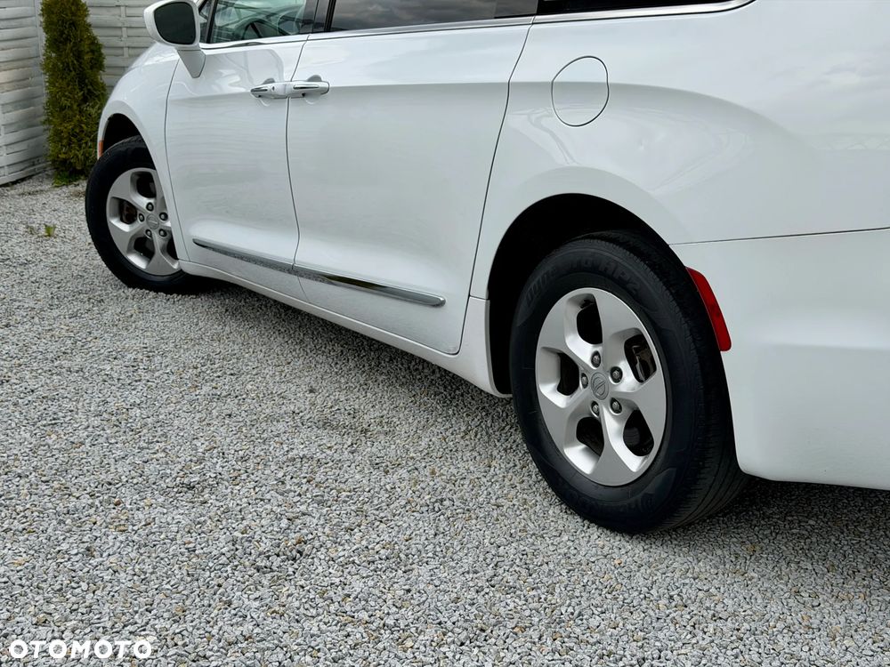 Chrysler Pacifica - 25
