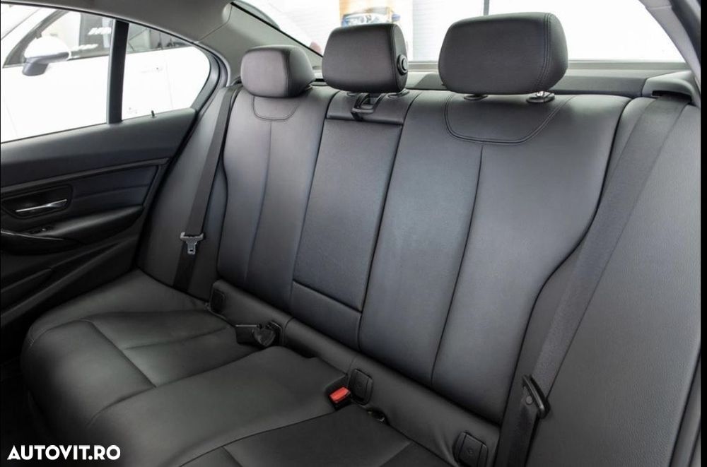 BMW Seria 3 320d Aut. Luxury Line - 23