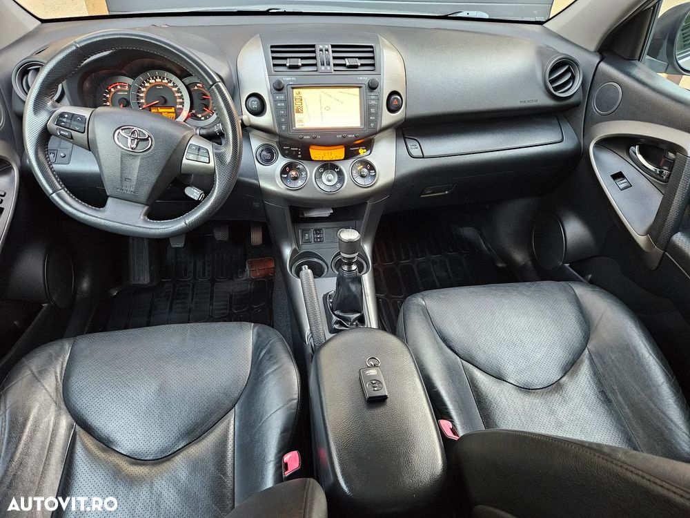 Toyota RAV4 2.2 D-CAT AWD Luxury - 11