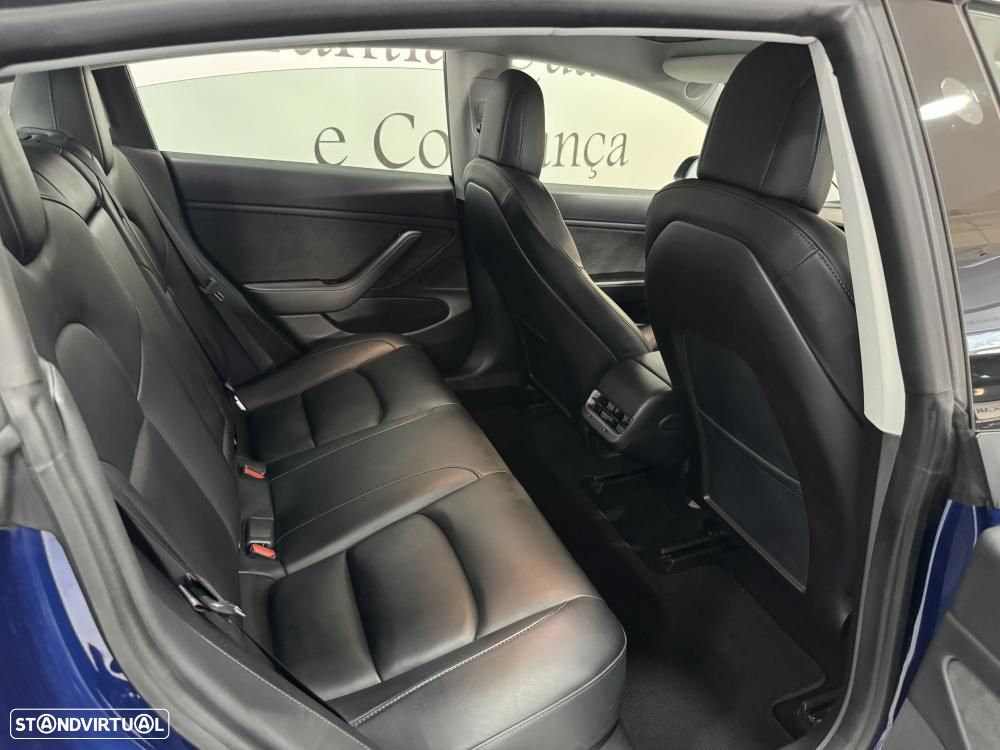Tesla Model 3 Long-Range Dual Motor AWD - 37