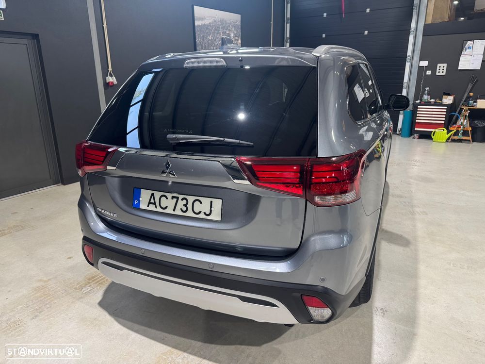 Mitsubishi Outlander 2.0 Kaiteki CVT - 14