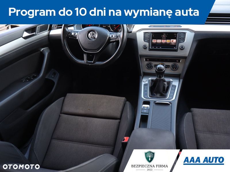 Volkswagen Passat - 8