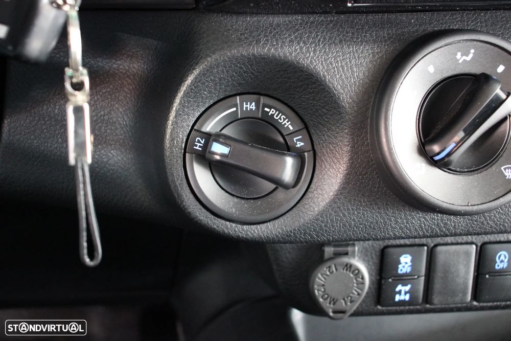 Toyota HILUX 2.4 D-4D 4WD CE Trial 3L - 18