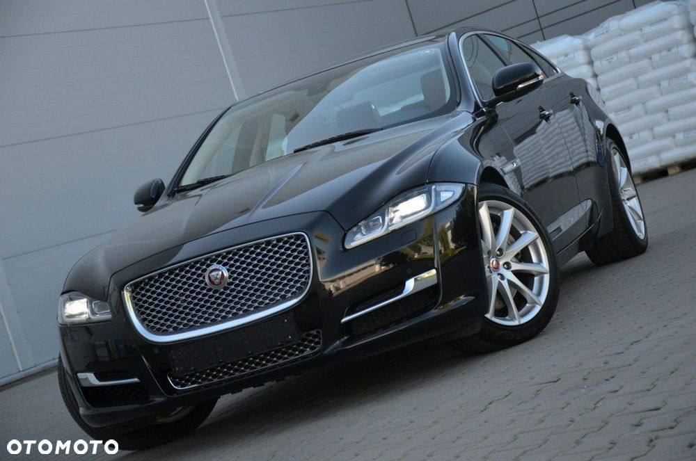 Jaguar XJ - 25