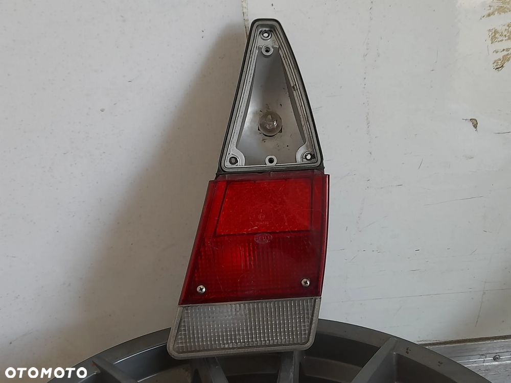 Lampa prawy tył Volkswagen Passat B1 Variant Hella 331945246