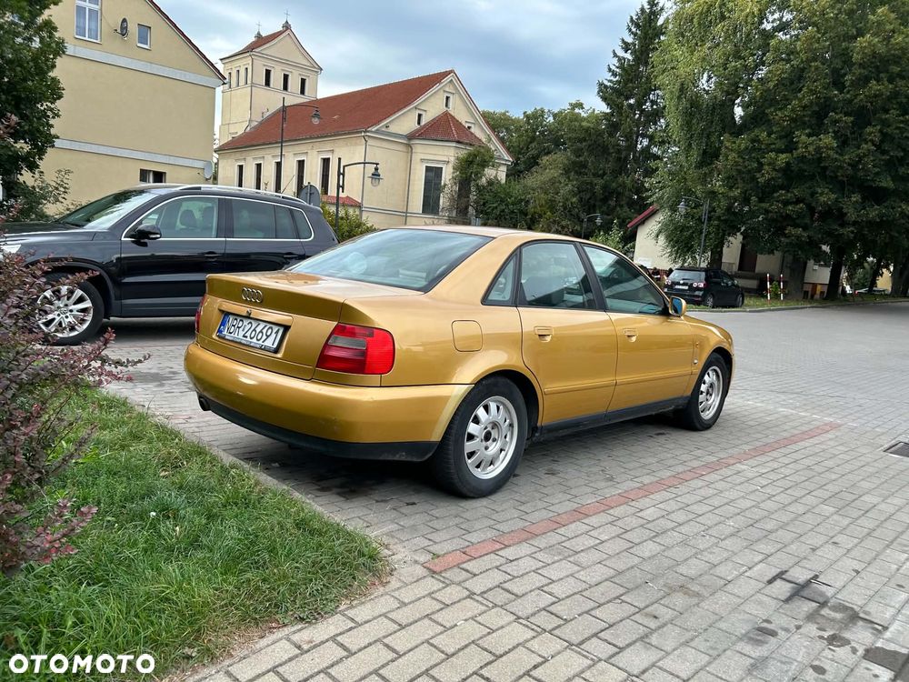 Audi A4 Limousine - 3