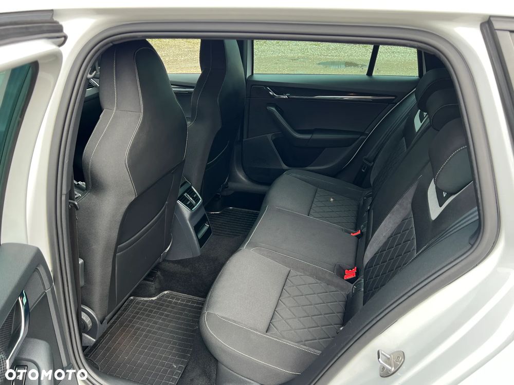 Skoda Octavia 2.0 TDI 4x4 DSG RS - 25