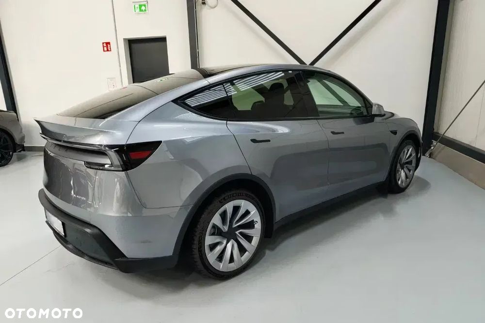 Tesla Y 79kWh Long Range AWD - 6