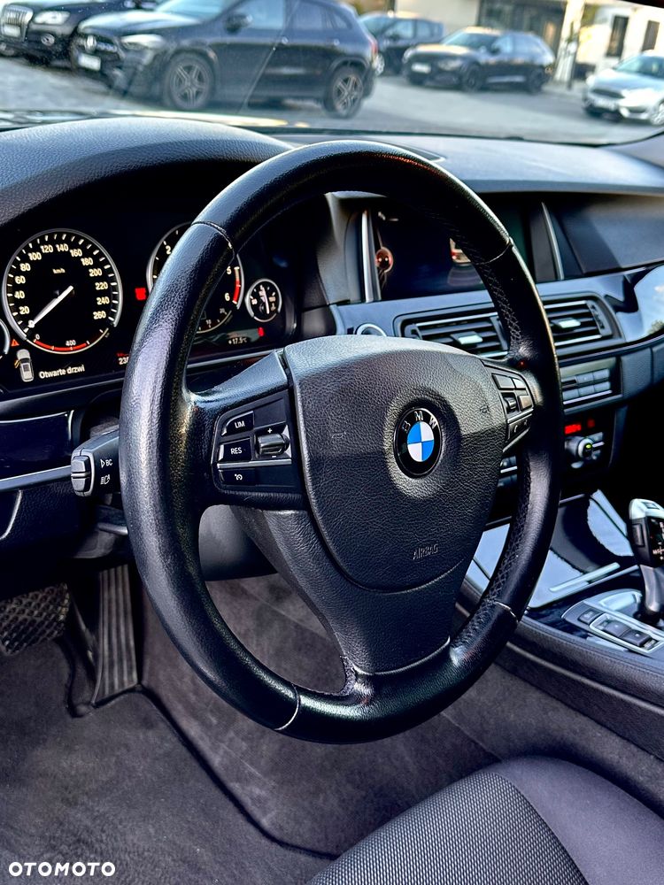 BMW Seria 5 525d xDrive Sport-Aut - 17