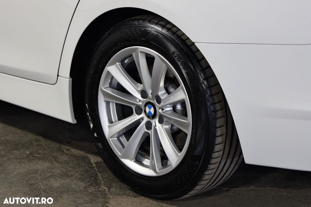 BMW Seria 5 520d Aut. - 31