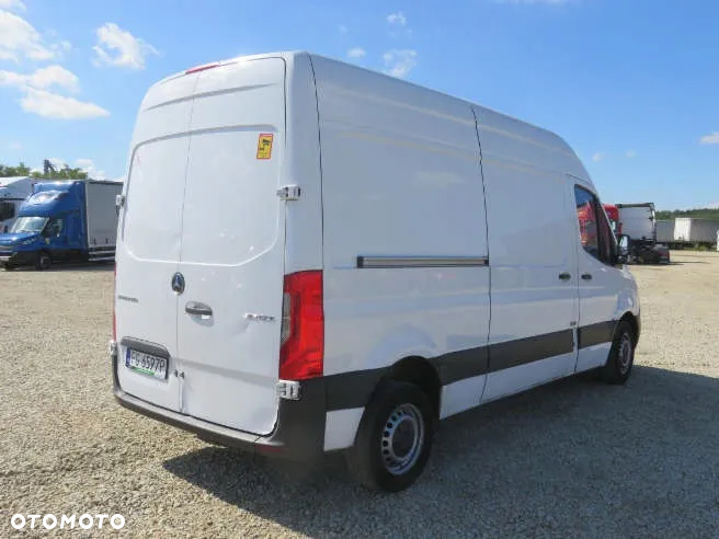 Mercedes-Benz Sprinter - 4