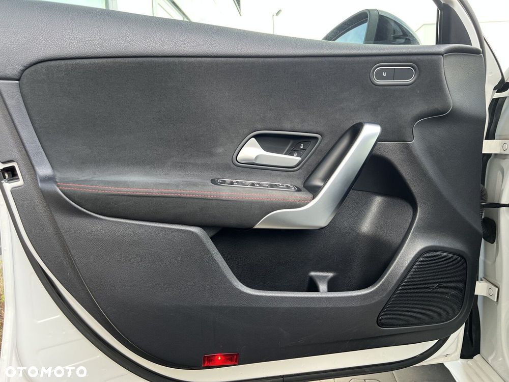 Mercedes-Benz Klasa A 180 AMG Line 7G-DCT - 22