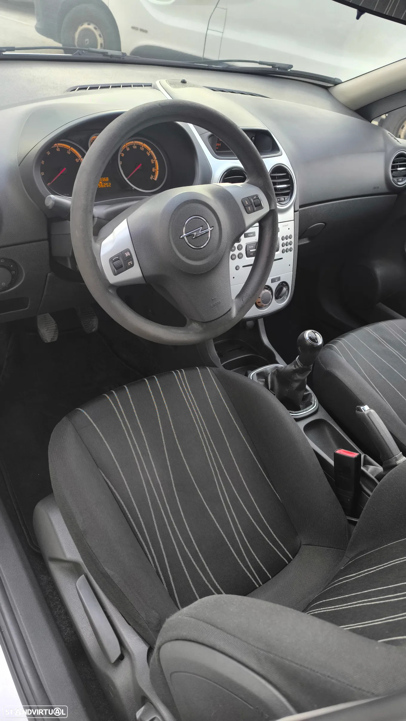 Opel Corsa 1.2 Cosmo - 32