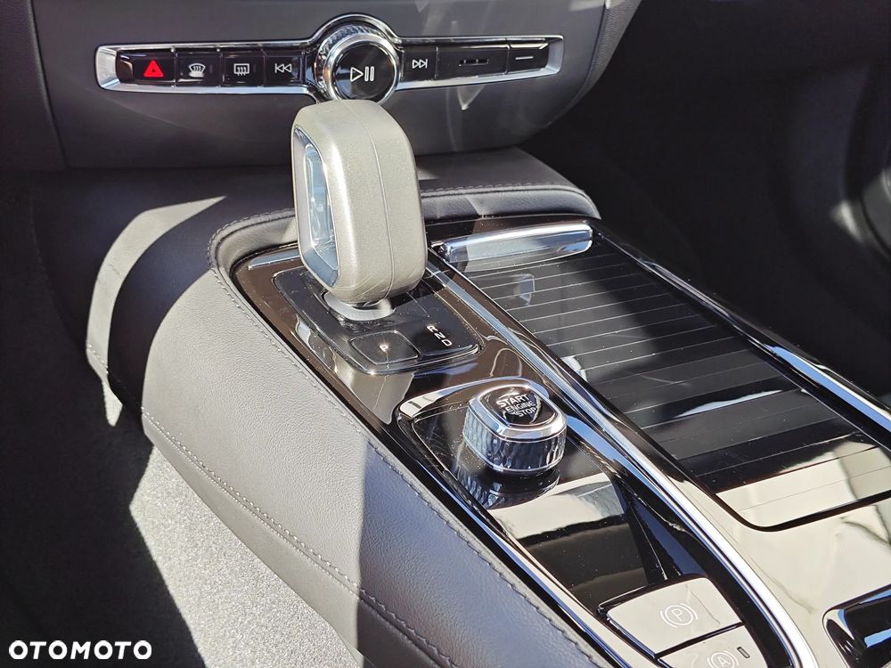 Volvo S60 T8 Recharge AWD Plus Dark - 31