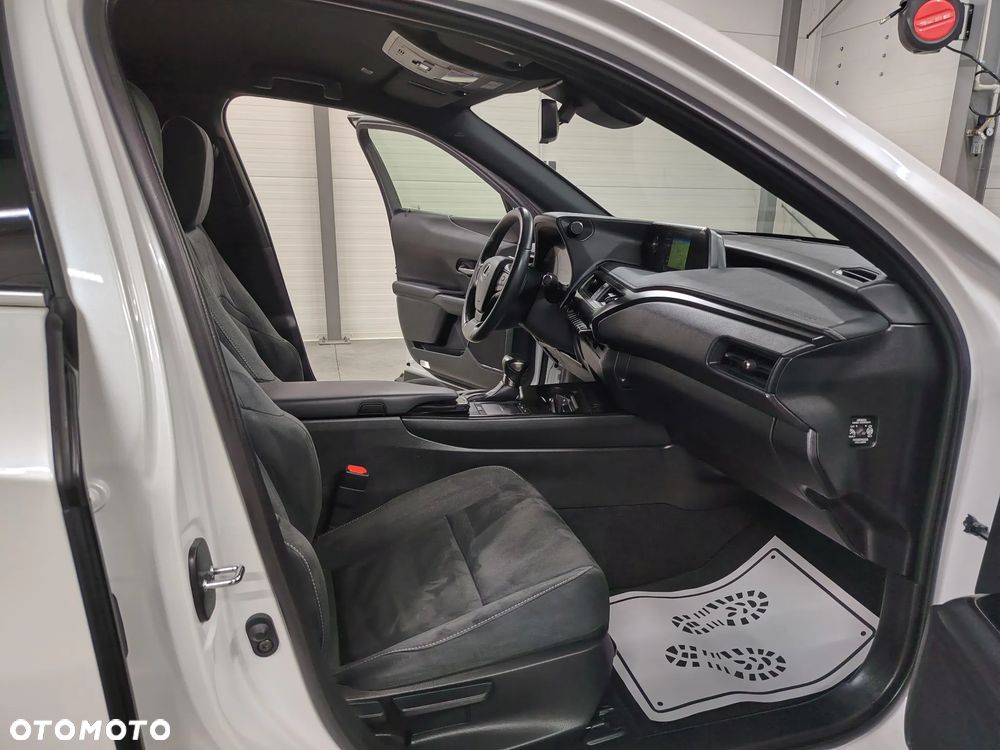 Lexus UX 250h Elegance 2WD - 28