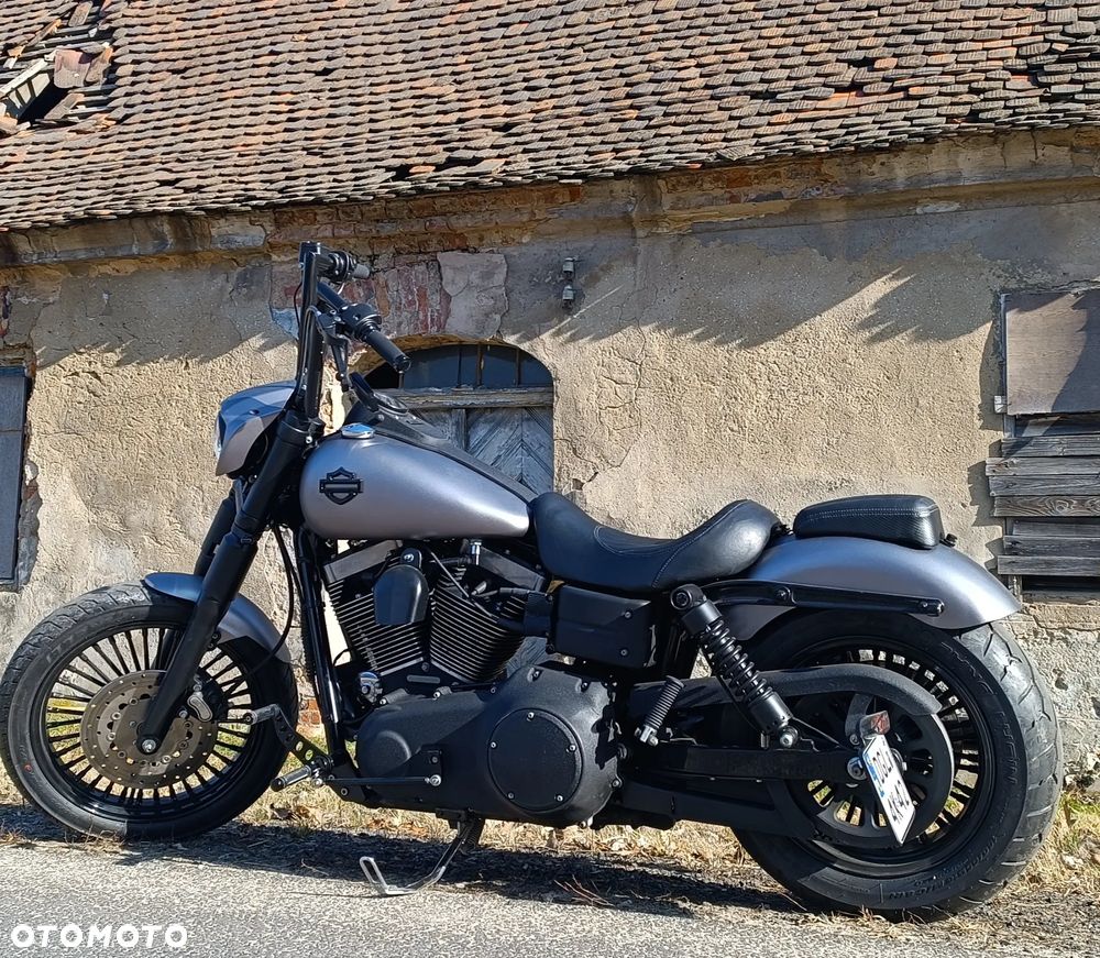Harley-Davidson Dyna Street Bob - 1